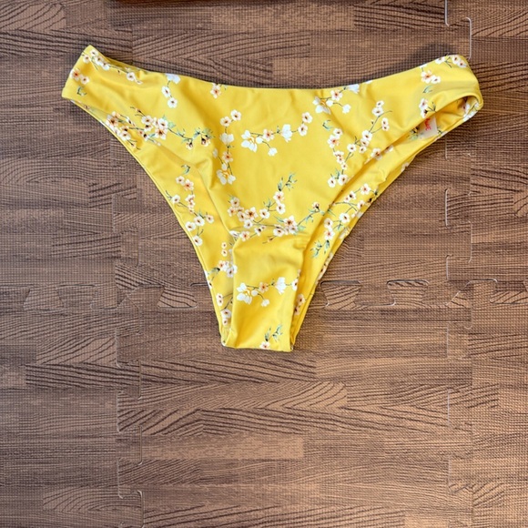 ROMWE BIKINI TOP AND BOTTOM FLORAL YELLOW WITH TIE STRAPS SIZE SMALL - Picture 2 of 4
